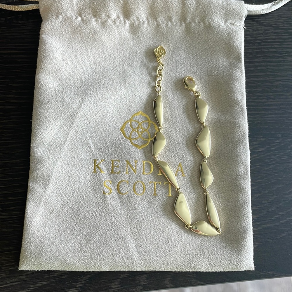 Gold toned Kendra Scott link bracelet